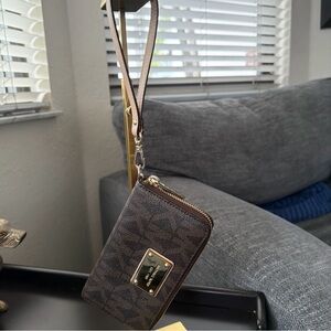 Michael Kors Wristlet Logo Two Tone Brown Zip Around Wallet Phone Holder Strap